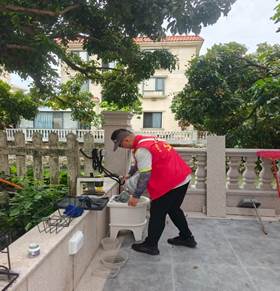 图片包含 户外, 建筑, 男人, 男孩AI 生成的内容可能不正确。